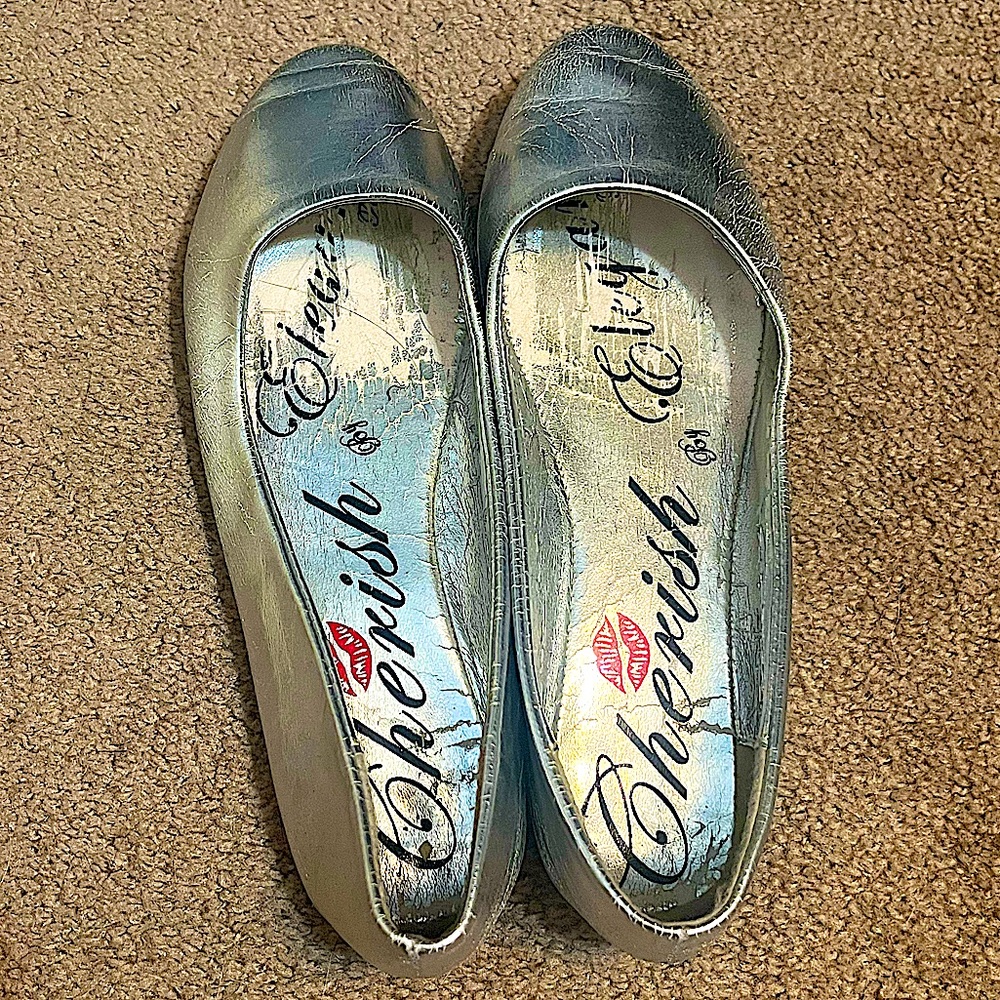 Beautiful Silver Flats - Picture 2 of 7